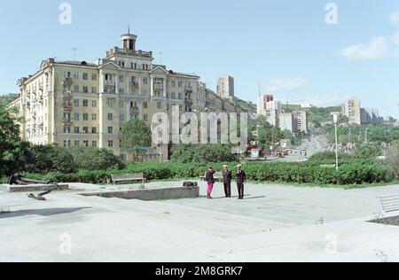 Une vue d'ensemble de la place de la Révolution, avec le siège du gouvernement russe de la province d'extrême-Orient, connu officieusement sous le nom de « Maison Blanche ». Base: Vladivostok État: Sibérie pays: Russie (RUS) Banque D'Images