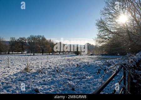 Une scène enneigée dans la campagne de Kentish, en Angleterre, pendant une courte période de froid en décembre 2022 Banque D'Images