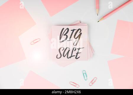 Affiche présentant les grandes ventes. Mot écrit sur mettre les produits sur la remise élevée Grand prix Vendredi noir Banque D'Images
