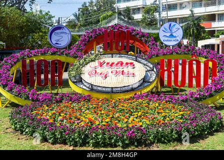 Nha Trang, Vietnam - 13 janvier 2023 : décoration et fleurs pour le nouvel an Tet Lunar Banque D'Images