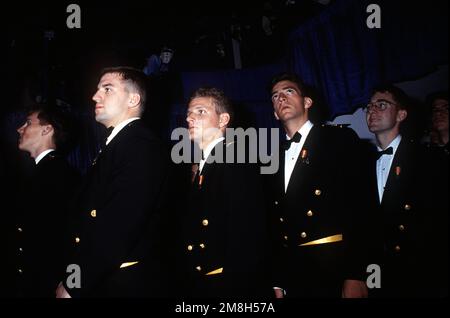 Comité inaugural des Forces armées en coulisses. Des membres du club Glee de la Naval Academy chante au Gala américain au Washington Capital Center. Base: Washington État: District de Columbia (DC) pays: Etats-Unis d'Amérique (USA) Banque D'Images