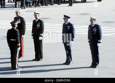 Parade inaugurale.le commandant de coordination se forme sur le côté est du Capitole avant le début de la Parade 1993Inaugural.de gauche à droite ils sont LE BGÉN Robert L. Stephens Jr. États-Unis; BGÉN John H. admire, USMC; RADM Robert C. Jones, USN; col Steven B. Richards, USAF; RADM John W. Lockwood, USCG. Base: Washington État: District de Columbia (DC) pays: Etats-Unis d'Amérique (USA) Banque D'Images