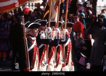 Défilé inaugural, des membres de l'ancienne garde d'infanterie américaine défilent devant Freedom Plaza. Base: Washington État: District de Columbia (DC) pays: Etats-Unis d'Amérique (USA) Banque D'Images