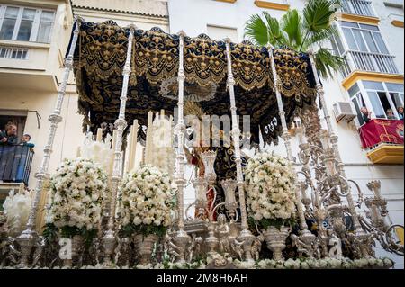 Détail d'un trône portant une effigie de Madonna dans une parade de Pâques pendant la semaine Sainte ou Santa Semana à Cadix, Espagne Banque D'Images