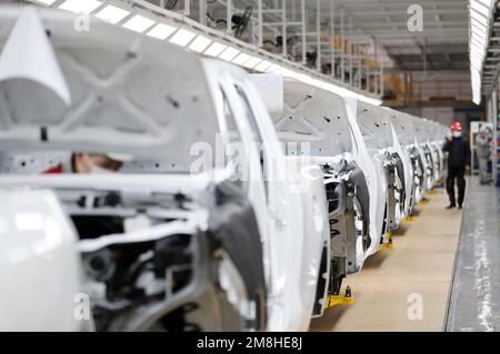 QINGDAO, CHINE - le 14 JANVIER 2023 - atelier de production au siège social de Qingdao à Beijing automobile Works, dans la province de Shandong Banque D'Images