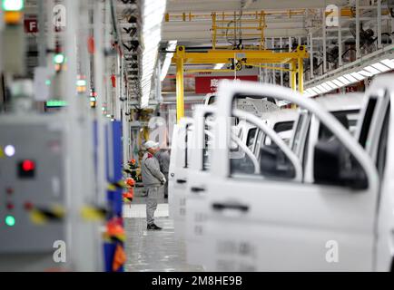 QINGDAO, CHINE - le 14 JANVIER 2023 - atelier de production au siège social de Qingdao à Beijing automobile Works, dans la province de Shandong Banque D'Images