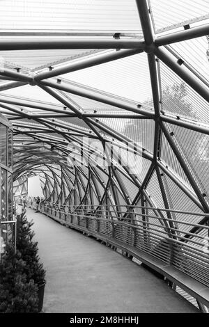 Murinsel, une île artificielle dans la rivière mur, à Graz, en Autriche. En métal et en verre, design italien Banque D'Images