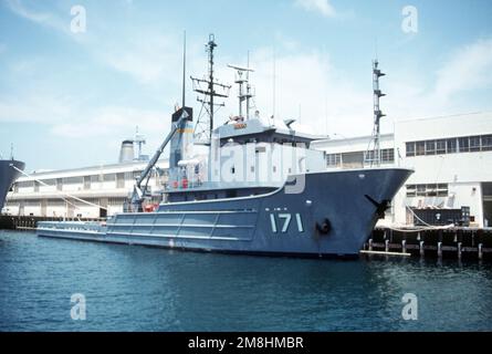 Une vue à tribord du remorqueur de la flotte USNS SIOUX (T-ATF-171) est attachée à la jetée du Navy Supply Centre sur West Harbour Drive. Base: San Diego État: Californie (CA) pays: Etats-Unis d'Amérique (USA) Banque D'Images