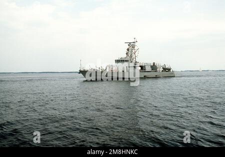 Une vue de l'avant-port du navire de patrouille côtière USS CYCLONE (PC-1) est en cours. Base: USS Cyclone pays: Chesapeake Bay Banque D'Images