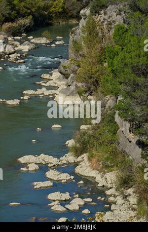 Le beau paysage de la rivière Gallego à Mallos de Riglos à Huesca, Aragon, Espagne Banque D'Images