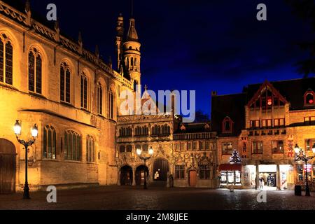 Détails extérieurs sur la basilique de l'église Saint-sang, place Burg, Bruges, Flandre Occidentale dans la région flamande de Belgique. La ville de Bruges est une Banque D'Images