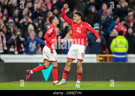 Nottingham, Royaume-Uni. 14th janvier 2023. Morgan Gibbs-White #10 de Nottingham Forest célèbre son équipe en avance sur deux lors du match Premier League Nottingham Forest vs Leicester City à City Ground, Nottingham, Royaume-Uni, 14th janvier 2023 (photo de Ritchie Sumpter/News Images) à Nottingham, Royaume-Uni le 1/14/2023. (Photo de Ritchie Sumpter/News Images/Sipa USA) crédit: SIPA USA/Alay Live News Banque D'Images