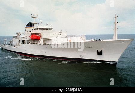 Une vue à tribord du navire de surveillance USNS PATHFINDER (T-AGS-60) du Commandement du transport maritime militaire est en cours sur les essais d'acceptation du constructeur. Pays: Golfe du Mexique Banque D'Images