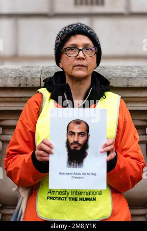 Londres, Royaume-Uni. 14 janvier 2023. Manifestation pour exiger la fermeture de Guantanamo. Les manifestants défilent du Parlement à Trafalgar Square, vêtus de combinaisons et de capuches orange. Credit: Andrea Domeniconi/Alay Live News Banque D'Images