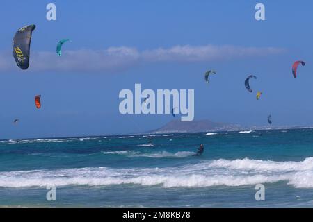 Un certain nombre de personnes Kite surf Banque D'Images