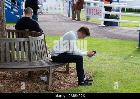 Windsor, Berkshire, Royaume-Uni. 3rd octobre 2022. Racegoers à l'hippodrome Royal Windsor. Crédit : Maureen McLean/Alay Banque D'Images