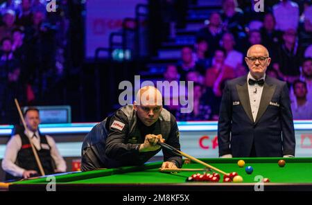 Stuart Bingham jouant contre Judd Trump pendant le septième jour des Cazoo Masters à Alexandra Palace, Londres. Date de la photo: Samedi 14 janvier 2023. Banque D'Images