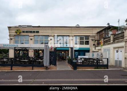 Montpellier, Occitanie, France, 12 28 2022 - Bar australien et Brasserie Leon restaurants sur les rives de la Lez Banque D'Images