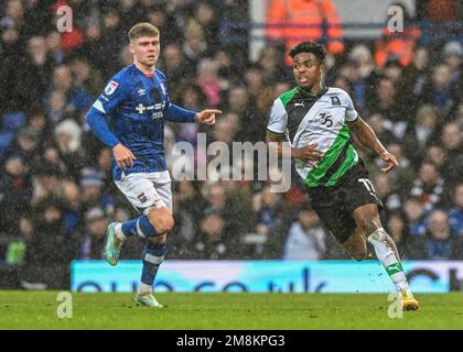 Plymouth Argyle avance Niall Ennis (11) pendant le match de la Sky Bet League 1 Ipswich Town vs Plymouth Argyle à Portman Road, Ipswich, Royaume-Uni, 14th janvier 2023 (photo de Stanley Kasala/News Images) Banque D'Images