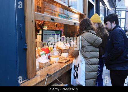 Hebden Tea stall sur les célèbres shambles, l'une des rues commerçantes médiévales les mieux préservées et une grande galerie marchande à York, dans le Yorkshire, au Royaume-Uni Banque D'Images