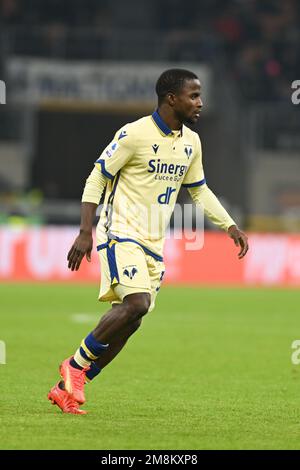 Josh Doig de Hellas Verona FC lors de la série italienne Un match de ballon rond entre Inter FC Internazionale et Hellas Verona FC le 14 janvier 2023 au stade Giuseppe Meazza San Siro Siro à Milan, en Italie. Photo Tiziano Ballabio crédit: Tiziano Ballabio/Alamy Live News Banque D'Images