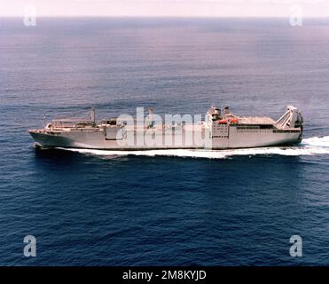 Vue de la poutre portuaire du navire de transport de véhicules du Commandement militaire de Seallift (MSC) USNS SHUGHART (T-AKR-295) en cours d'essais en mer au large de San Diego. Pays : Océan Pacifique (POC) Banque D'Images