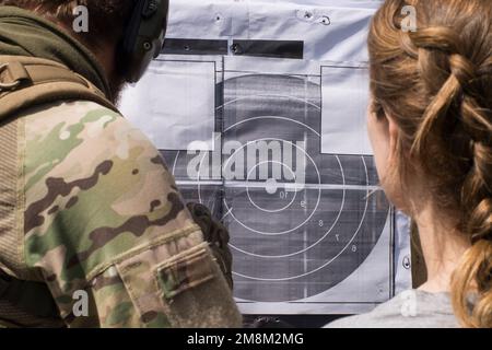 Cible de tir pour le chasseur d'entraînement avec fusil. Vérifiez que vous frappez la cible Banque D'Images