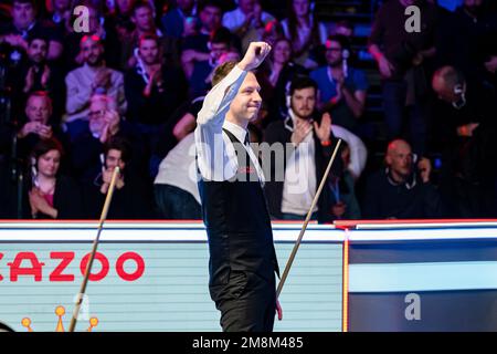 Londres, Royaume-Uni. 14th janvier 2023. Judd Trump célèbre après avoir remporté la victoire contre Stuart Bingham en demi-finale lors du Cazoo Master 2023 - demi-finale du jour 7 au Palais Alexandra le samedi, 14 janvier 2023 à LONDRES EN ANGLETERRE. Credit: Taka G Wu/Alay Live News Banque D'Images