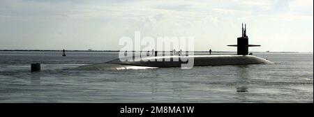 Le sous-marin balistique à propulsion nucléaire de la Marine américaine, USS RHODE ISLAND (SSBN 740), part pour une mission de patrouille de l'Atlantique à Kings Bay, en Géorgie. Base: Kings Bay État: Géorgie (GA) pays: États-Unis d'Amérique (USA) Banque D'Images