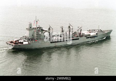 Vue aérienne à tribord du quartier de la flotte USS PLATTE (AO-186) revenant d'une croisière méditerranéenne. Base: Hampton roadstead État: Virginie (va) pays: Etats-Unis d'Amérique (USA) Banque D'Images