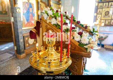 La cérémonie de baptême des détails dans l'église Banque D'Images