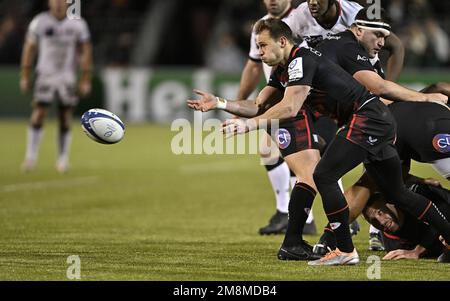 Barnett, Royaume-Uni. 14th janvier 2023. COUPE du défi EPCR. Saracens V Lyon ou. Stade StoneX. Barnett. Ivan Van Zyl (Saracens) passe lors de la Saracens V Lyon ou EPCR Heineken Champions Cup, Round 3, pour un match de rugby au stade StoneX. Credit: Sport en images/Alamy Live News Banque D'Images