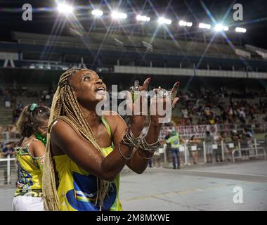 Sao Paulo, SP, Brésil. 14th janvier 2023. Les membres de l'école Unidos do Peruche samba participent à la répétition du prochain Carnaval de Sao Paulo 2023, à l'Anhembi Sambadrome. Les défilés auront lieu sur 17 février et 18. (Credit image: © Paulo Lopes/ZUMA Press Wire) USAGE ÉDITORIAL SEULEMENT! Non destiné À un usage commercial ! Banque D'Images