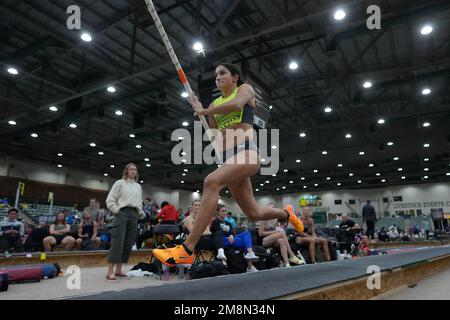 Gabi Leon se classe quatrième dans la compétition féminine élite avec 14-6 (4.41 m) lors du 30e Sommet national UCS Spirit Pole Vault, vendredi 13 janvier 2023, à Sparks, Nev. Banque D'Images