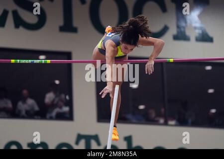 Gabi Leon se classe quatrième dans la compétition féminine élite avec 14-6 (4.41 m) lors du 30e Sommet national UCS Spirit Pole Vault, vendredi 13 janvier 2023, à Sparks, Nev. Banque D'Images