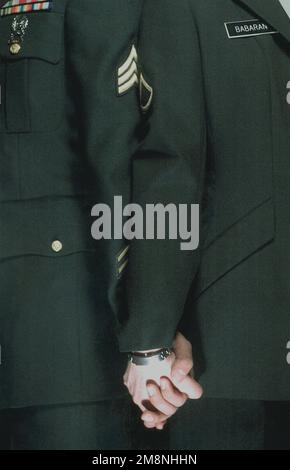 Photographe militaire de l'année gagnant 1999 TITRE: Catégorie 'fraternisation': Lieu illustratif: Mention honorable Légende D'INFORMATION: La nouvelle politique de fraternisation de l'Armée, est-elle vraiment efficace? FICHIER IMAGE #DD-SP-01-00018. Pays : inconnu Banque D'Images