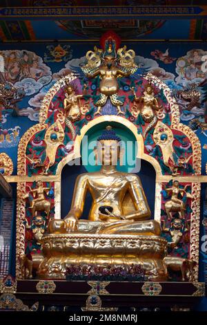 Une photo prise le 23 décembre 2022 de Bouddha du Temple de Bouddha, Monastère de Namdroling, Karnataka, Inde Banque D'Images