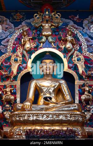 Une photo prise le 23 décembre 2022 de Bouddha du Temple de Bouddha, Monastère de Namdroling, Karnataka, Inde Banque D'Images