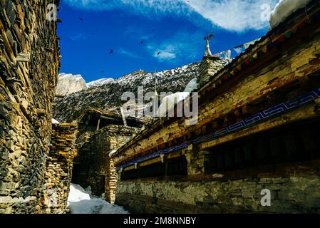 village de pierre dans les montagnes du népal - septembre 2022. Photo de haute qualité Banque D'Images