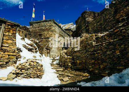 village de pierre dans les montagnes du népal - septembre 2022. Photo de haute qualité Banque D'Images