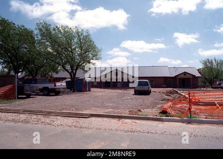 Vue extérieure d'une nouvelle installation d'hébergement temporaire en cours de construction à la base aérienne d'Altus, Oklahoma. Cette image a été prise sur 20 juin 1999. Une fois terminé en août 1999, il y aura un total de 20 appartements avec tout le confort moderne nécessaire pour les familles de l'armée de l'air d'aujourd'hui. Base: Altus Air Force base État: Oklahoma (OK) pays: États-Unis d'Amérique (USA) Banque D'Images