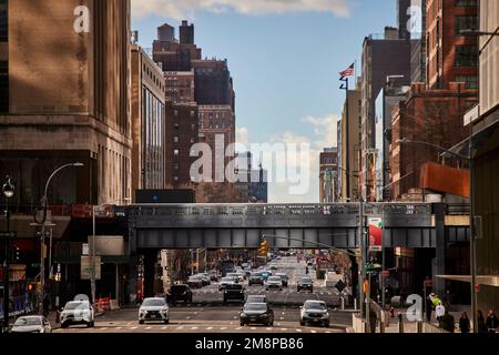 New York City Manhattan 34th rue donnant sur 10th Avenue et la High Line Banque D'Images