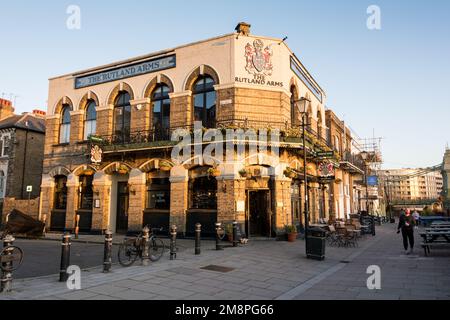 Le pub Rutland Arms à côté de la Tamise à Hammersmith, West London, Angleterre, Royaume-Uni Banque D'Images