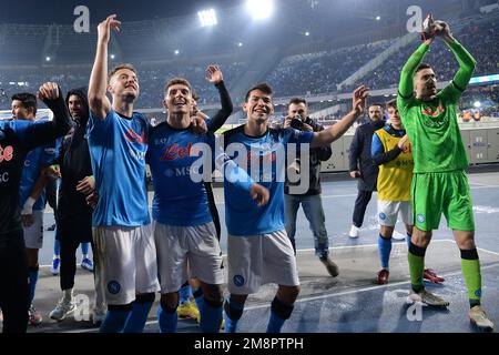 SALERNO, ITALIE - JANVIER 13: Les joueurs de SSC Napoli célèbrent la victoire après la série Un match entre SSC Napoli et Juventus FC au Stadio Diego A. Banque D'Images