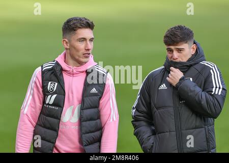 Newcastle, Royaume-Uni. 15th janvier 2023. Harry Wilson #8 de Fulham et Daniel James #21 de Fulham parlent alors qu'ils arrivent avant le match de la première ligue Newcastle United vs Fulham à St. James's Park, Newcastle, Royaume-Uni, 15th janvier 2023 (photo de Mark Cosgrove/News Images) à Newcastle, Royaume-Uni, le 1/15/2023. (Photo de Mark Cosgrove/News Images/Sipa USA) crédit: SIPA USA/Alay Live News Banque D'Images