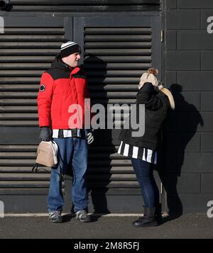 15th janvier 2023 ; St James' Park, Newcastle, Angleterre : Premier League football, Newcastle United versus Fulham ; les fans de Newcastle United se rendent au sol Banque D'Images