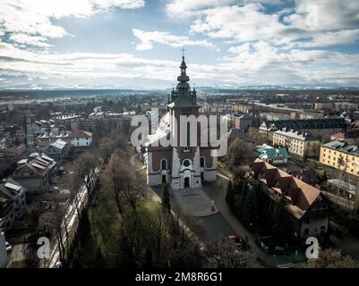 Vue aérienne de l'église de Nowy Targ, Pologne Banque D'Images