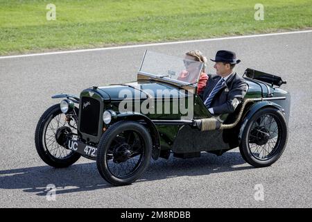 1928 Austin 7 Sports Special lors de la Austin 7 Centenary Celebration Parade au Goodwood Revival 2022, Sussex, Royaume-Uni. Banque D'Images