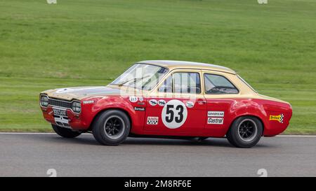 1968 Alan Mann Racing Ford Escort mk.I pendant le Graham Hill Celebration Parade au Goodwood Revival 2022, Sussex, Royaume-Uni. Banque D'Images