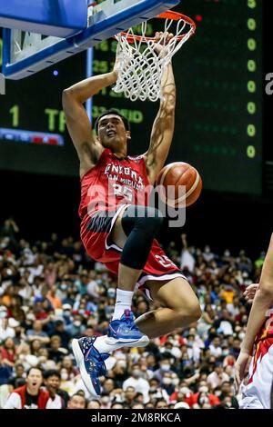 Province de Bulacan. 15th janvier 2023. Japeth Aguilar de Barangay Ginèra San Miguel dunks le ballon pendant le match 7 contre Bay Area Dragons à la finale de la coupe du commissaire de l'Association philippine de basket-ball (PBA) dans la province de Bulacan, aux Philippines, le 15 janvier 2023. Crédit: Rouelle Umali/Xinhua/Alamy Live News Banque D'Images